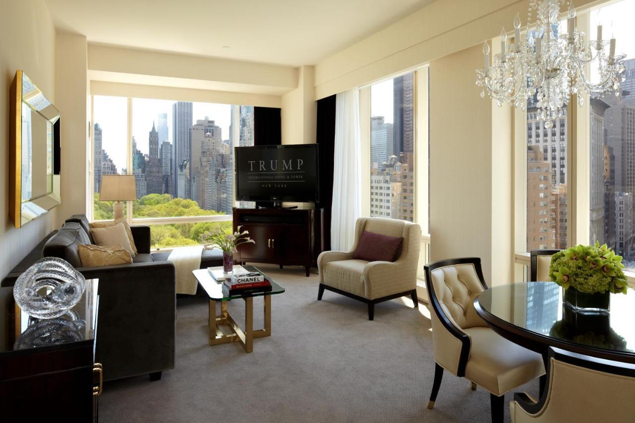 Trump International New York Eksteriør billede A living room at Trump International Hotel and Tower