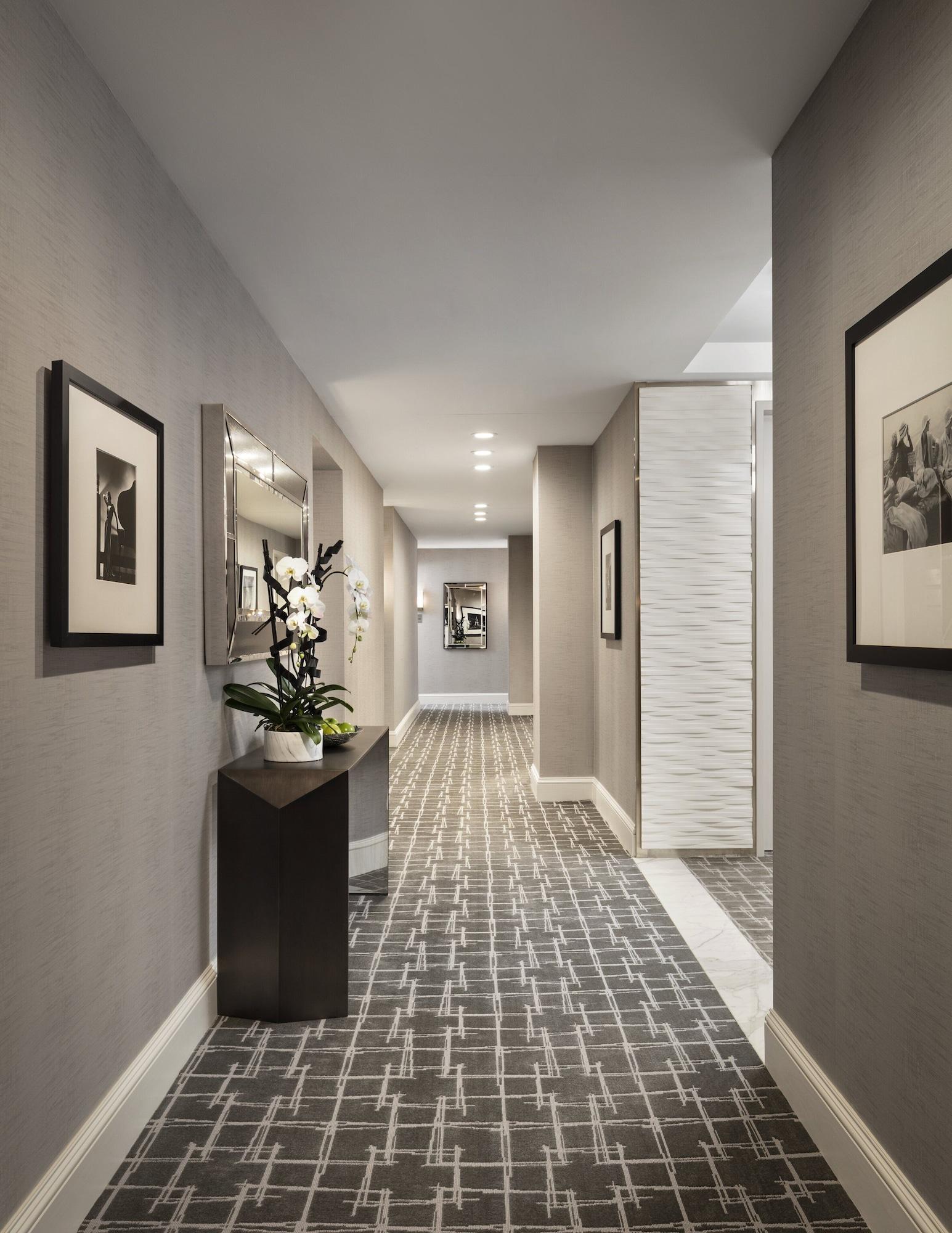 Trump International New York Eksteriør billede A residential hallway