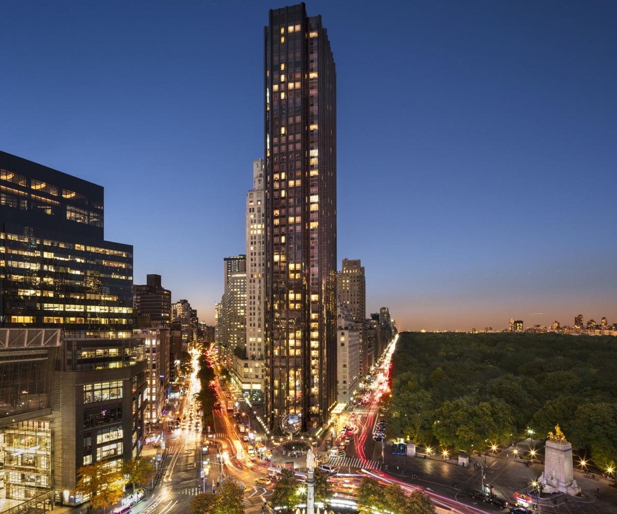 Trump International New York Eksteriør billede The building at night