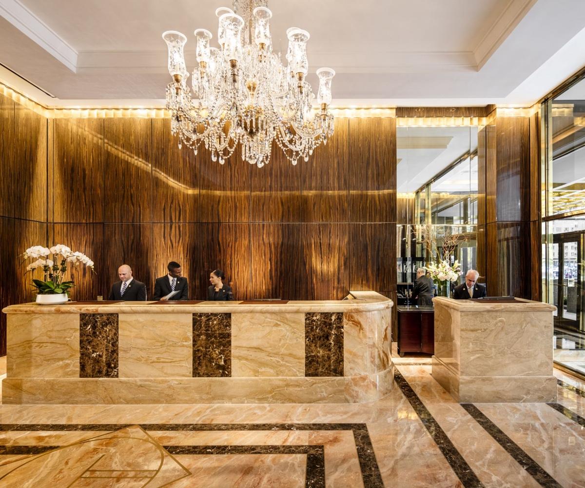 Trump International New York Eksteriør billede The lobby of the Four Seasons Hotel